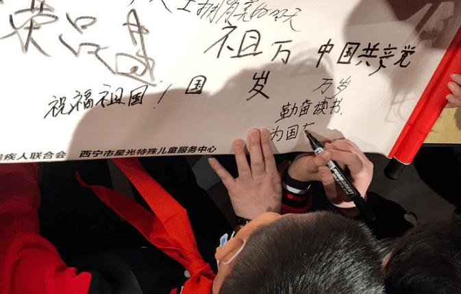 陈寅恪讲课,闭着眼睛坐在椅子上,一不小心还会面朝黑板